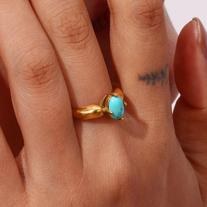 Minimalist petal ring with polished 18K gold finish