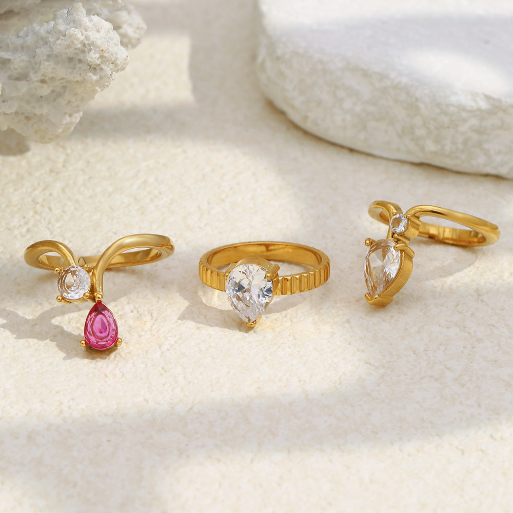 STUD Crown Teardrop Ring with pear-shaped zircon on 18K gold plated stainless steel band