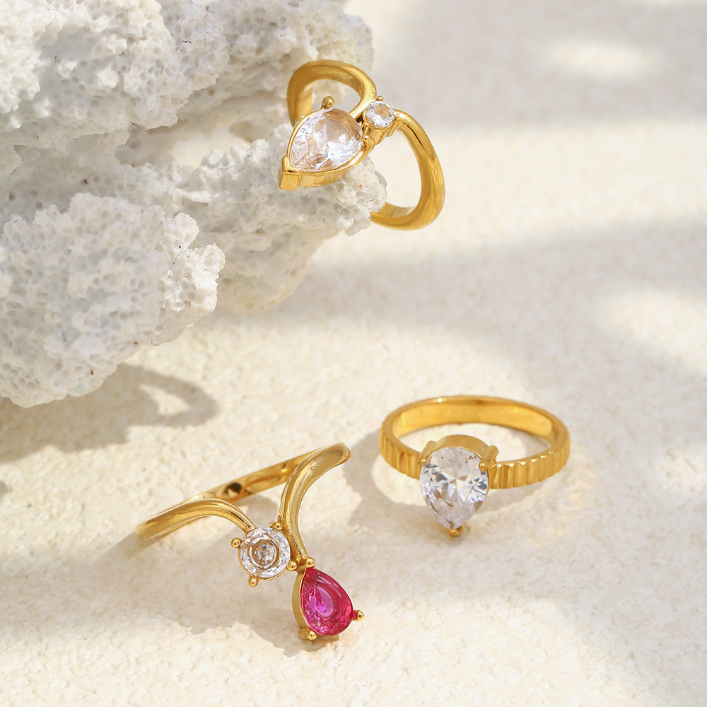 STUD Crown Teardrop Ring with pear-shaped zircon on 18K gold plated stainless steel band