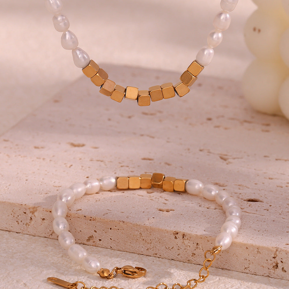18K gold plated pearl cube charm necklace with freshwater pearls and square gold beads – STUD