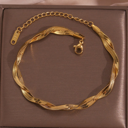 Detail view of twisted bracelet links