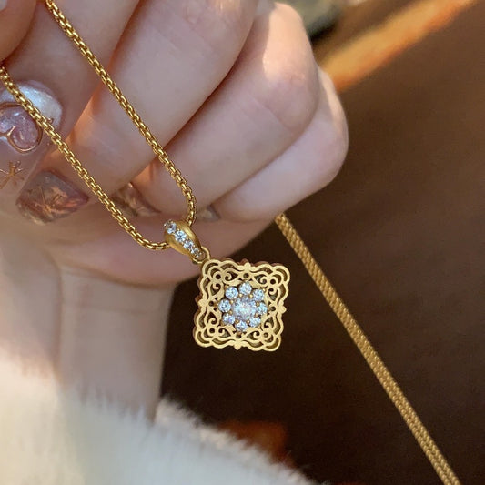 Reversible Gold Clover Pendant Necklace – 18K Plated | STUD