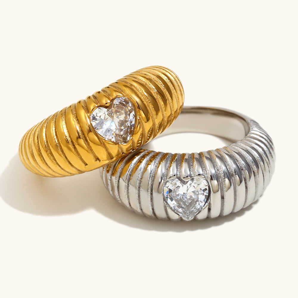 18K Gold Plated Hammered Heart Signet Ring – Waterproof & Anti-Tarnish – STUD