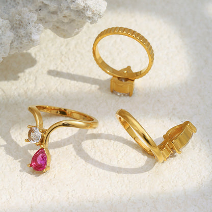 STUD Crown Teardrop Ring with pear-shaped zircon on 18K gold plated stainless steel band