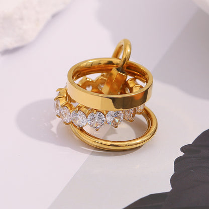 18K gold plated stacked ring set with high-shine bands and white zircon centerpiece – STUD