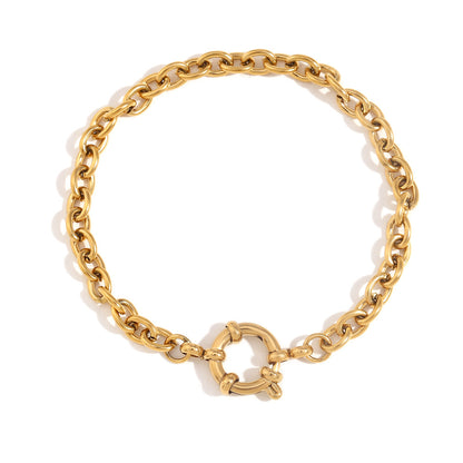 Close View of 18K gold plated slingshot clasp bracelet with paperclip chain – waterproof and elegant – STUD
