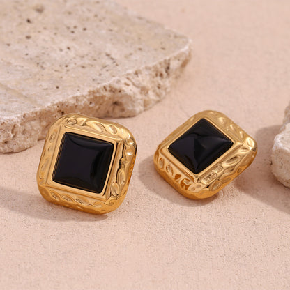 Hammered gold square earrings with black acrylic center – vintage office look by STUD (Shop Till You Drop)