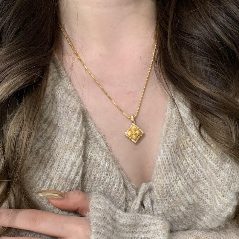 Reversible Gold Clover Pendant Necklace – 18K Plated | STUD