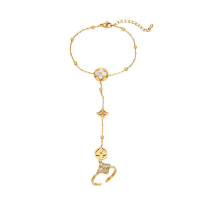 Close View of Elegant finger chain bracelet with white shell detail – hypoallergenic and waterproof – STUD