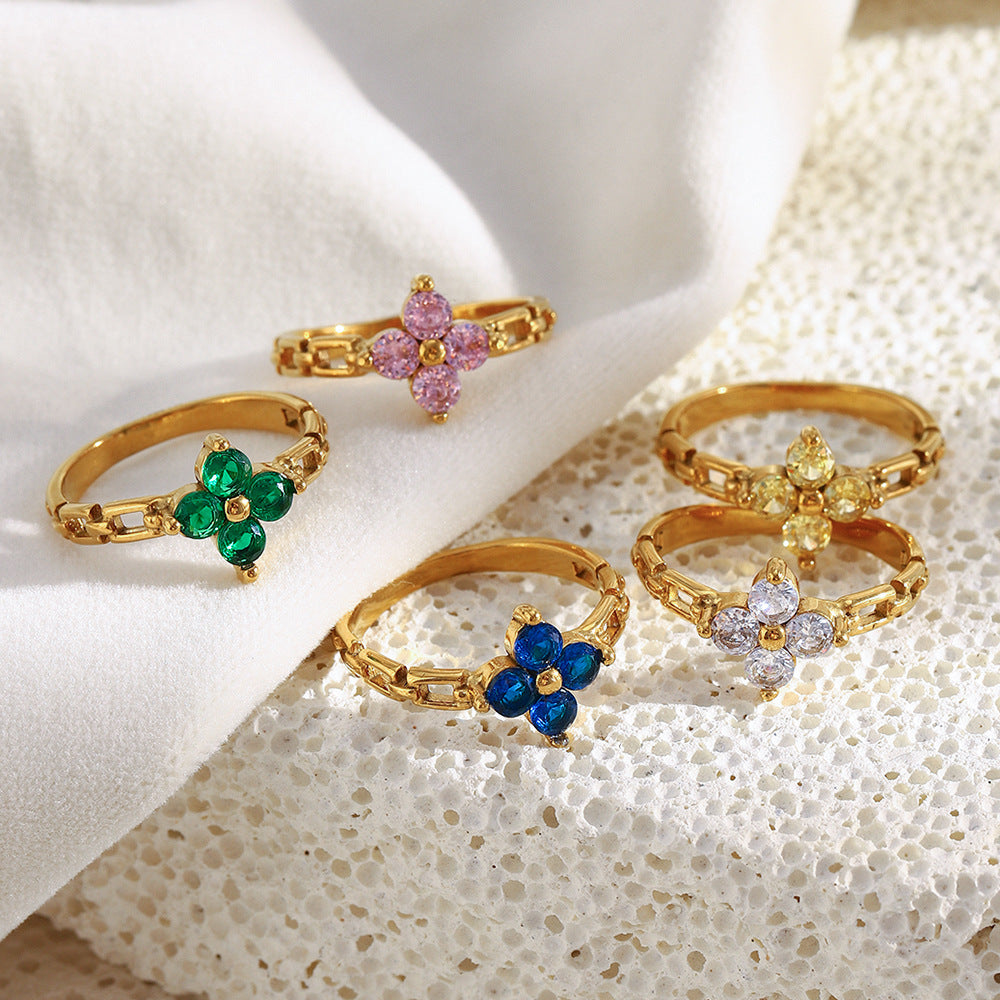 Gold floral ring with green zircon petals and link chain band – STUD