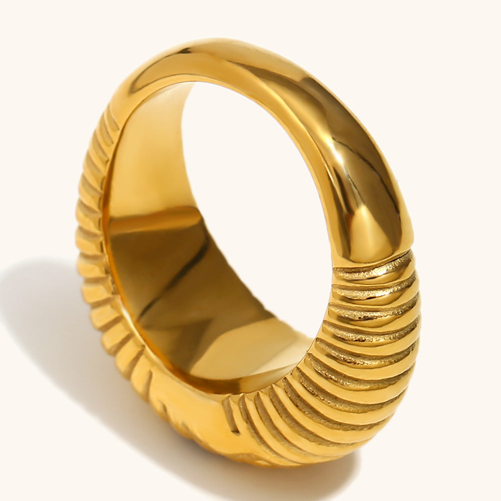 18K Gold Plated Hammered Heart Signet Ring – Waterproof & Anti-Tarnish – STUD