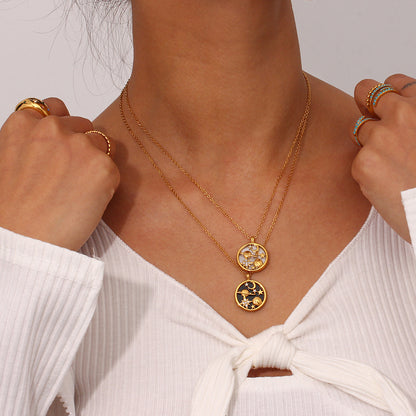 Pendant necklace detail