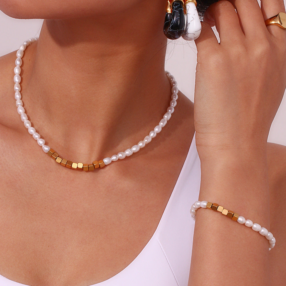 18K gold plated pearl cube charm necklace with freshwater pearls and square gold beads – STUD