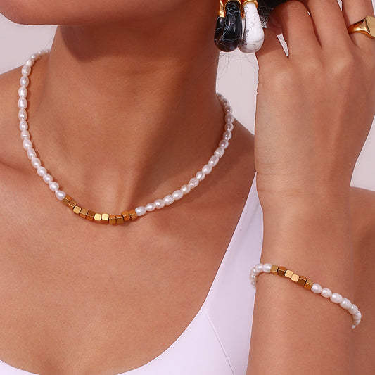 18K gold plated pearl cube charm necklace with freshwater pearls and square gold beads – STUD