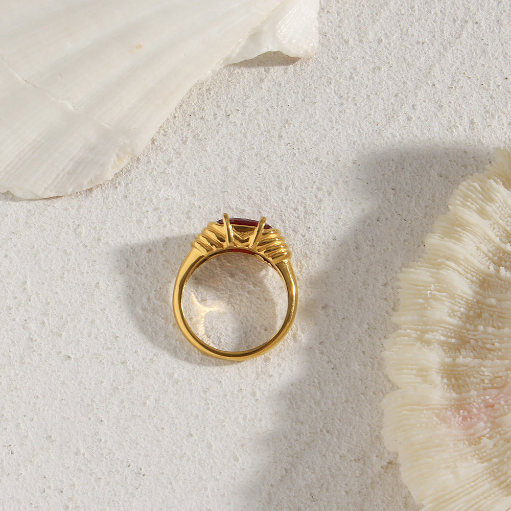 18K gold plated ring with clear oval-cut zircon and textured band – STUD