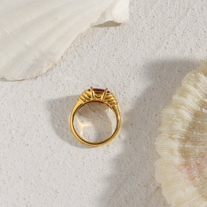 18K gold plated ring with clear oval-cut zircon and textured band – STUD