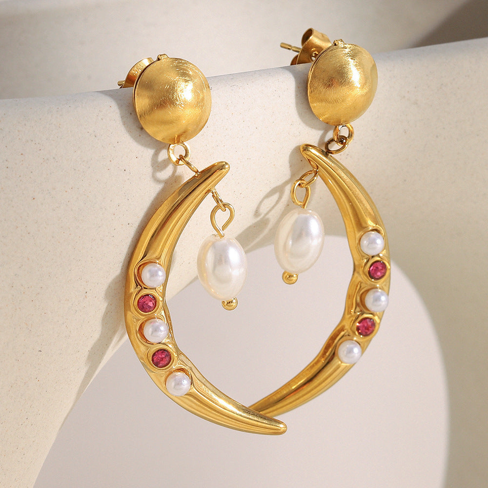 STUD 18K gold-plated crescent moon earrings with pearls and red crystals – celestial style