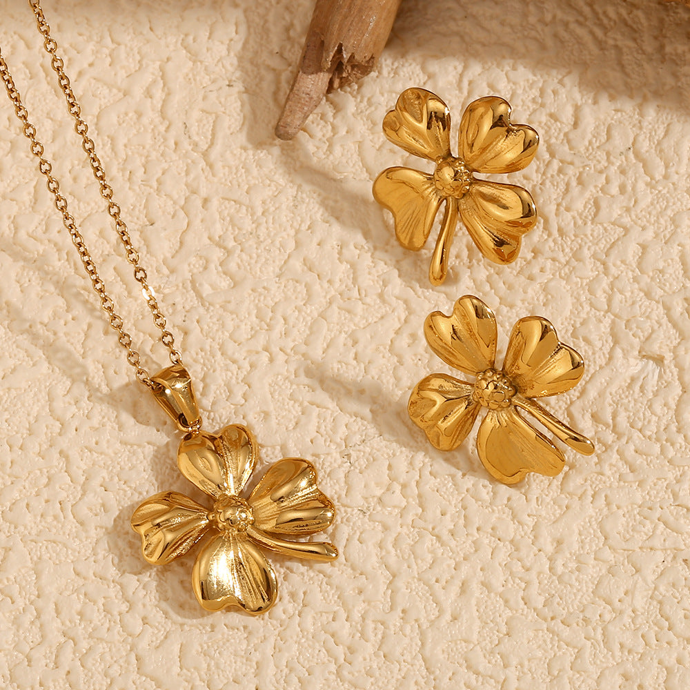 Trendy 18K Gold Flower Earrings