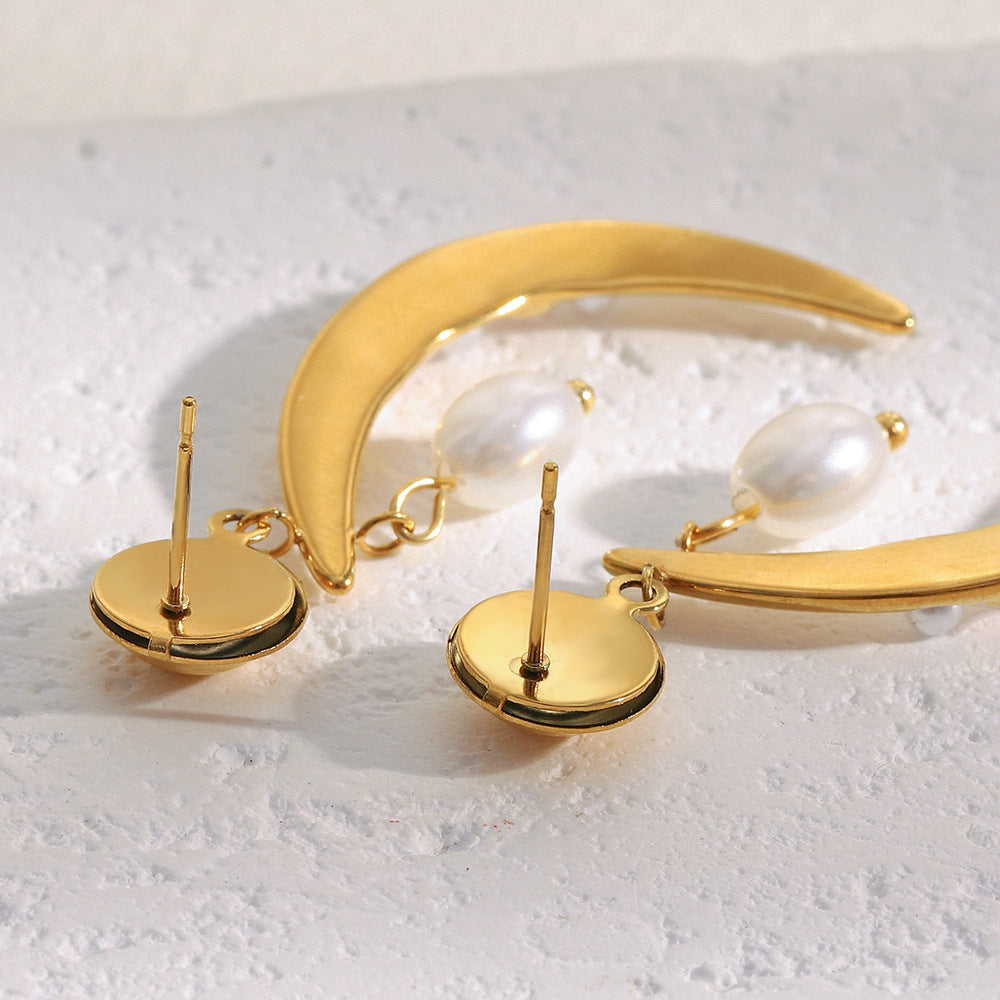 STUD 18K gold-plated crescent moon earrings with pearls and red crystals – celestial style