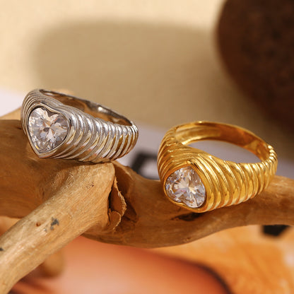 Niche Heart Zircon Ring