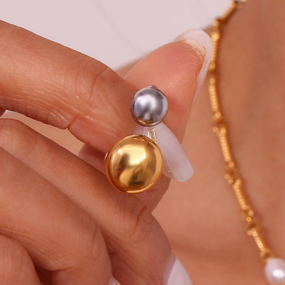 Gold silver ring detail