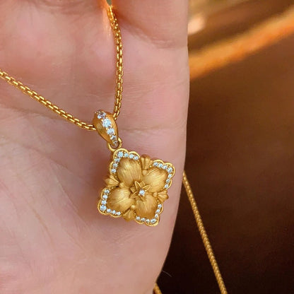 Reversible Gold Clover Pendant Necklace – 18K Plated | STUD