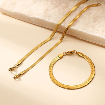 Minimalist gold snake chain bracelet with smooth finish – waterproof and rust-free – STUD